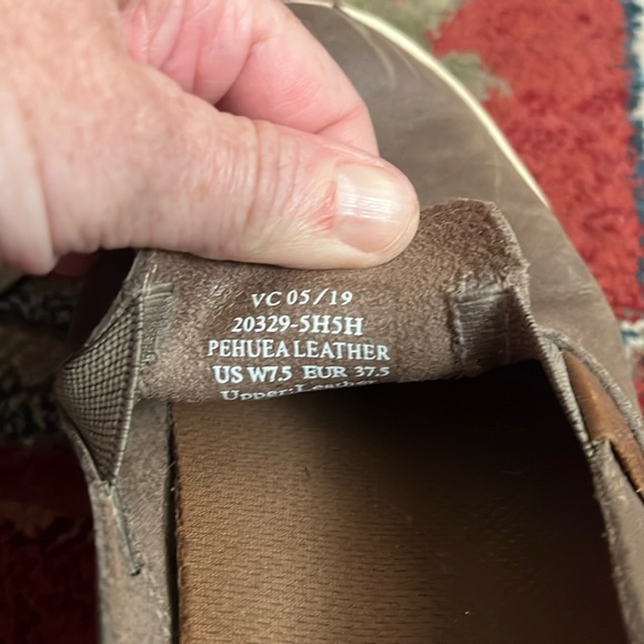 Olukai Pehuea slip ons women’s 7.5 taupe leather - Picture 6 of 6